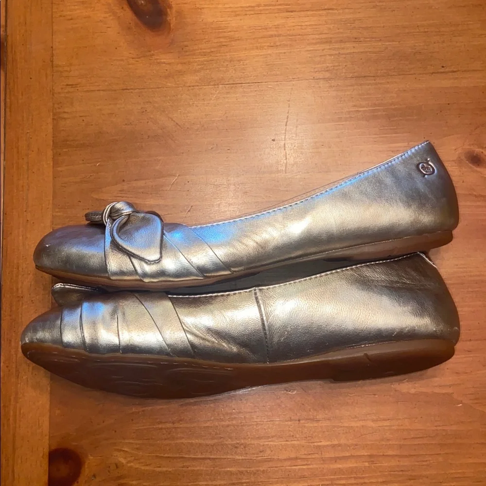 Born Molly Gold Bow Round Toe Leather Ballet Flats Metallic Slip On size 8.5
